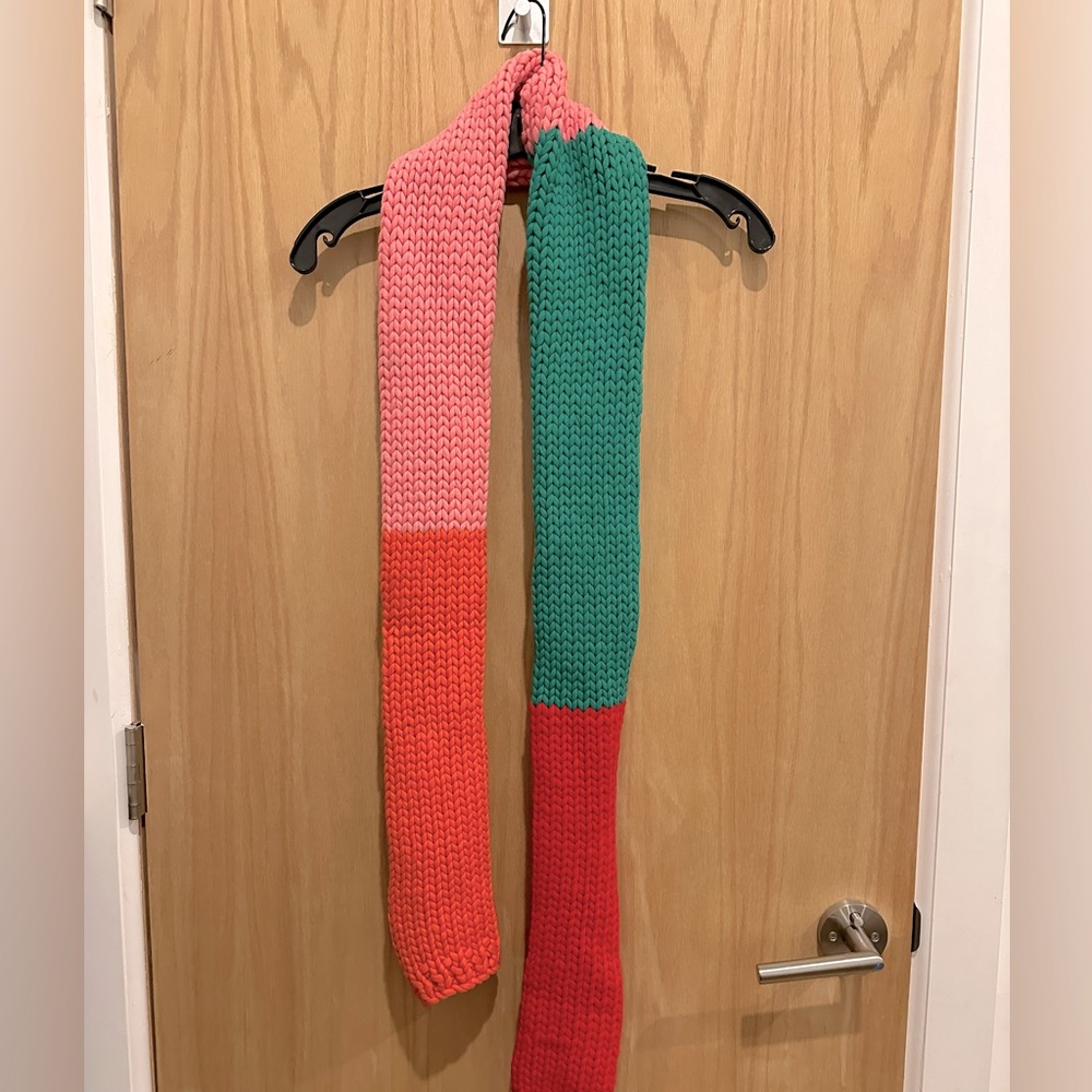 Tory Sport hand knit color black scarf